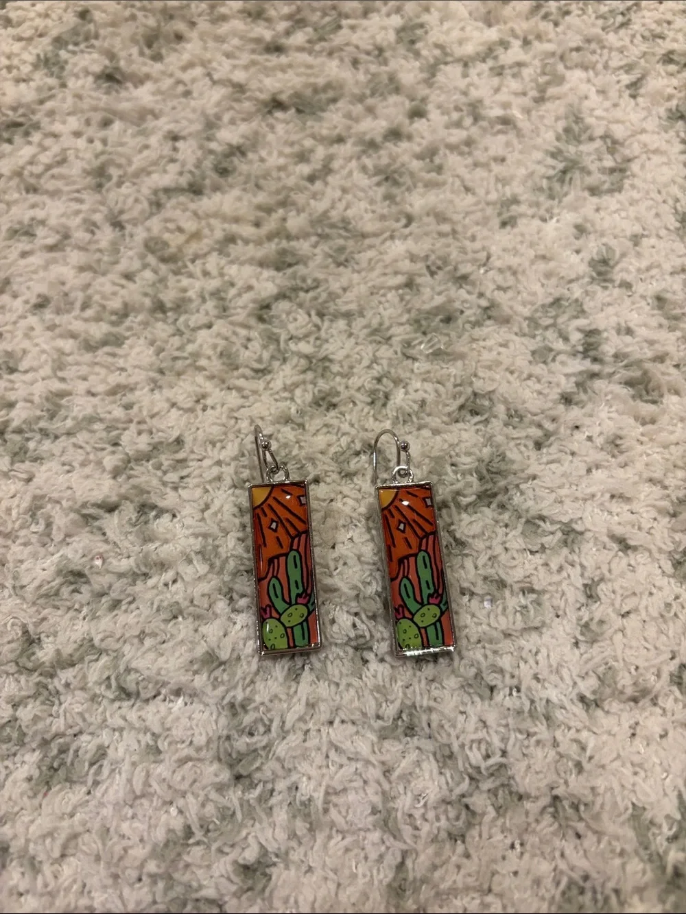 Southwest Santa Fe Styled Desert Cactus Pierced Resin Earrings NWT 1.50”